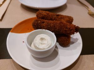 Croquetes com maionese at The Den - A plant-based experience in Oeiras