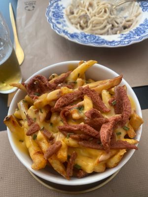 bac'n cheez fries at The Den - A plant-based experience in Oeiras