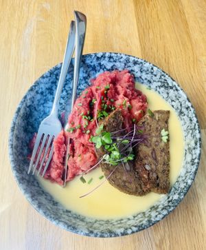 Fazuľová fašírka s cviklovou kašou a syrovou omáčkou👌  at Pistácia  in Banska Bystrica