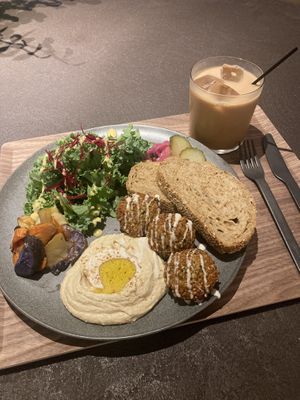 Falafel Salad with Bread  at Cafe Tarot - カフェタロ in Tokyo