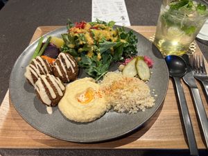 Falafel Plate - 8/10, Mint Lemonade - 9/10  at Cafe Tarot - カフェタロ in Tokyo