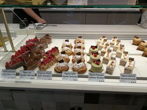 All vegan selection - always allergy labeled at Isabella Pâtisserie in Munich