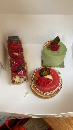 Tartaletas veganas (pistacho, fresa y lima y fresa y almendras )  at Isabella Pâtisserie in Munich
