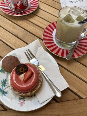 Iced matcha latte with oat milk, Strawberry Lemon Tartelett and Chocolat Macaron   at Isabella Pâtisserie in Munich