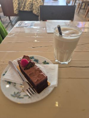 Iced soy milk latte and vegan chocolate raspberry cake at Isabella Pâtisserie in Munich