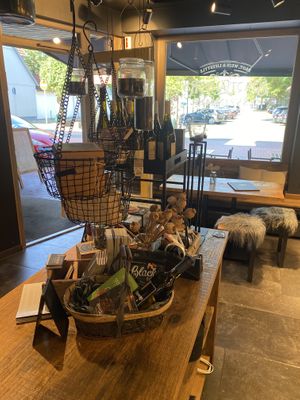 Bietet auch tollen Wein und Präsente an.  at Stadtländers Esszimmer in Walsrode