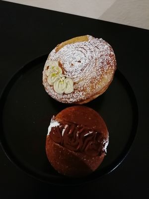 Girella Pistacchio / Maritozzo cioccolato  at The Sanctuary in Berlin