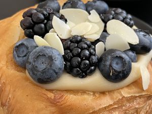 Das gleiche Blätterteigteilchen in Nahaufnahme .  at The Sanctuary in Berlin