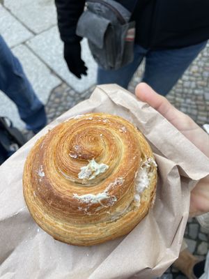 Vegan girella alla nocciola  #Veganuary at The Sanctuary in Berlin