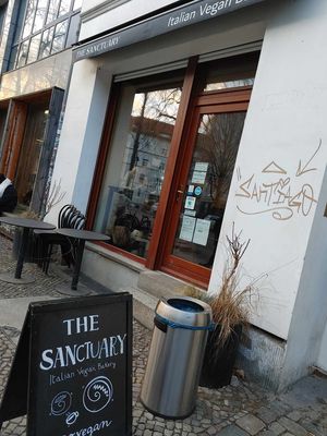 Outside (terrasse in summer time) #Veganuary at The Sanctuary in Berlin