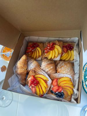 cestini alla frutta + mini cornetti ripieni at The Sanctuary in Berlin