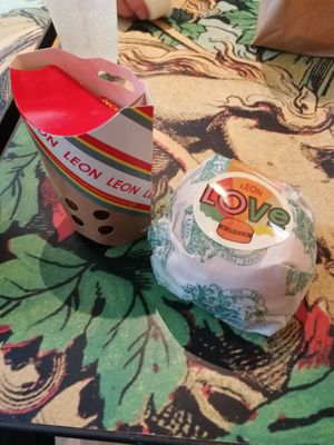 Aioli Mac ‘N’ Cheeze Bites & LOVe Burger  at LEON in Dartford