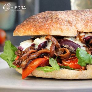 Begonia griega at Hiedra Vegana in Santiago