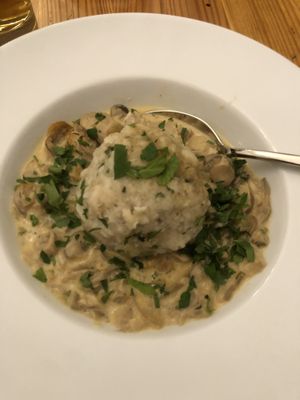 Kräuterseitlinge mit Knödel   at Schlicht Vegan in Vienna