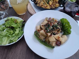 Mangold-Gnocchi mit Salat at Schlicht Vegan in Vienna