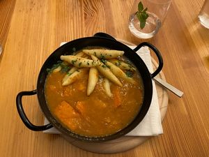kuerbisgulasch mit schupfnudeln  at Schlicht Vegan in Vienna