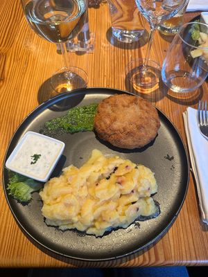Sellerieschnitzel mit Bärlauch und Erdäpfelsalat  at Schlicht Vegan in Vienna