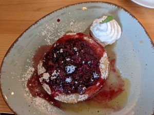 Pancakes Beerentraum at Becanto Coffee & Brunch in Bern