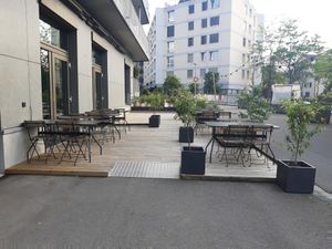 Outdoor seating at Becanto Coffee & Brunch in Bern