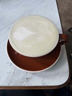 Matcha Latte mit Hanfmilch  at Finch & Pine in Seattle