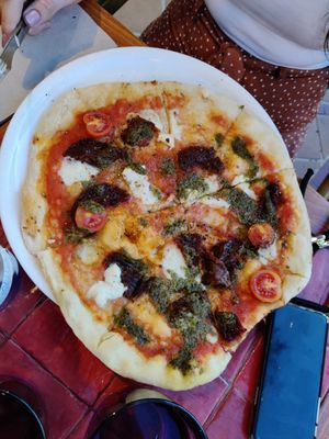 Pizza Pomodor at Sivina in Mallorca