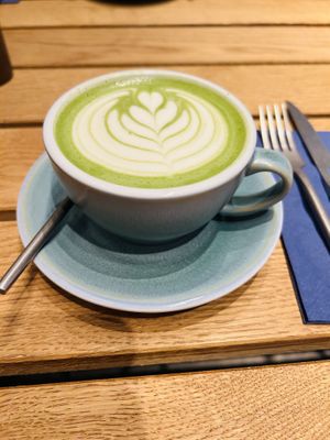Matcha Latte mit Hafermilch   at CoalMine Cafe in Winterthur