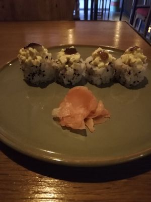 Truffled uramaki at NORI WAY in Milan