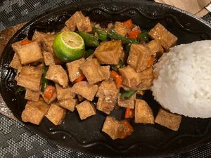 Tofu sissig  at Hungry Monkeys in Cebu