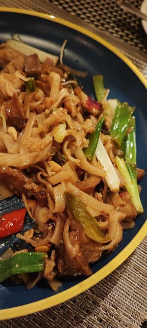 Pad thai at Hungry Monkeys in Cebu