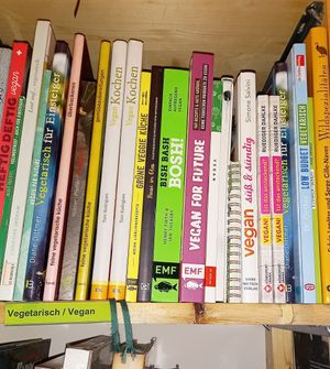 vegetarische/vegane kochbücher #Veganuary at Buchhandlung & Antiquariat Eule in Bruehl