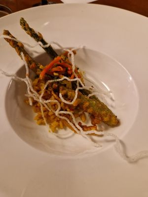Rendangrijst met kimchi van augurk met tempura van groene asperges (ipv tempeh ivm allergieën) at Cuisine by Tromp in Oostvoorne