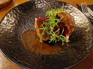Dry aged beet wellington met knoljus en cacao at Cuisine by Tromp in Oostvoorne