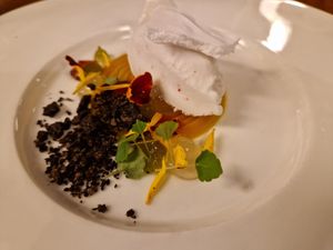 Mango panna cotta met havermelk en kokos/rode peperijs at Cuisine by Tromp in Oostvoorne