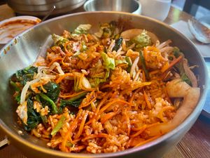 Bibimbap

Steamed rice topped with variety of colorful vegetables with the special Hey Joo sauce

Vegan
€ 15,90 at Hey Joo - 헤이 주 in Ghent