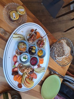 Vegane Frühstücksplatte at Drahtseilbähnli in St Gallen