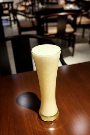 White (banana and melon) smoothie at Meimen SJT 梅門 in Taipei