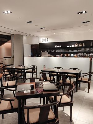 Chinese style decor at Meimen SJT 梅門 in Taipei