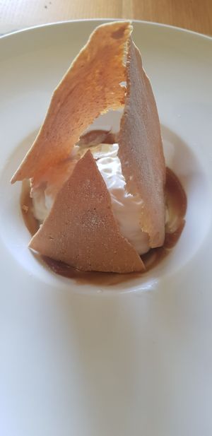 Sorbetto cioccolato, crema si castagne, latte di cocco e croccante alle mandorle at Dispensa Franciacorta in Adro