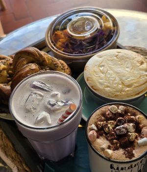 The Bali Bowl is vegan and you can choose between different vegan milks at Chantilly & Co in Amboise