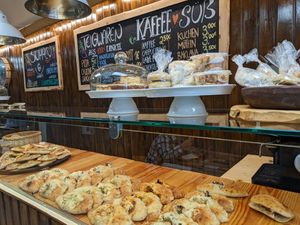 Frische gefüllte Pita, Falaffel, vegane Kuchen, Muffins und Cookies  at Grüne Pause in Biberach