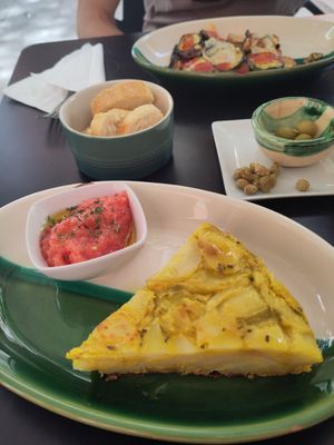 Vegan Spanish tortilla very good at La Cabra Feliz Bar Etico in Mallorca