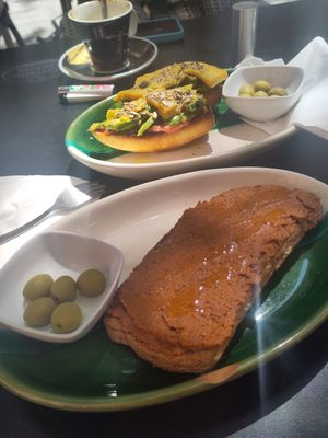 Vegan sobrasada and olives 😍😍😍😍😍😍 at La Cabra Feliz Bar Etico in Mallorca