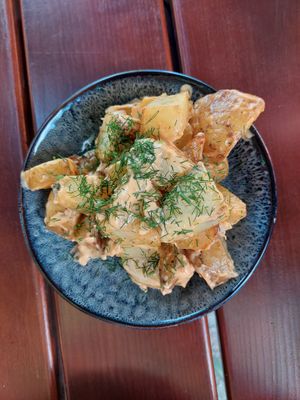 'Chipotle Patatas' fried potatoes with aioli, chili oil, dill (9€) at Creativa in Ingolstadt