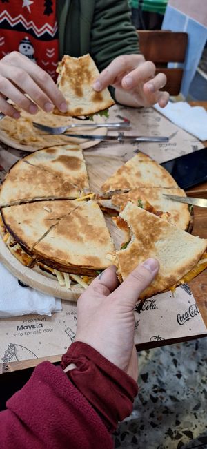 Pizza club vegan at Santa Lucia Pizza in Trikala