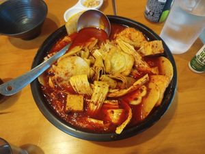  at Aejeong hot pot restaurant in Seoul