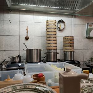 Momos in the making at Kleiner Herd Großes Feuer in Bonn