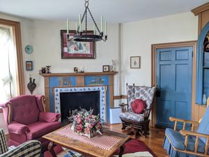 Library at Country Hearth Bed & Breakfast in New Holland