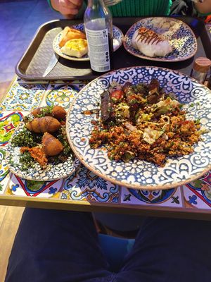 Kibbeh Dervish (left) and Mosaik-Salad at Das Wunderlämpchen in Trier