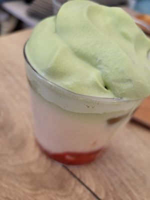 Iced Matcha Strawberry at Winter - Kaffee & Mehr in Karlsruhe
