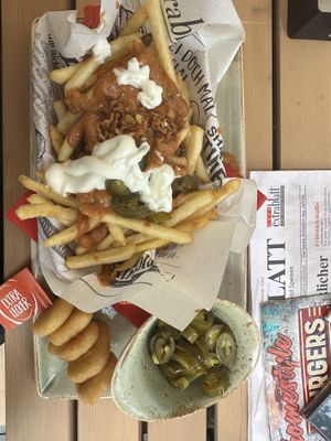 Pom Peanut fries & vegan nuggets  at Cafe Extrablatt in Cologne